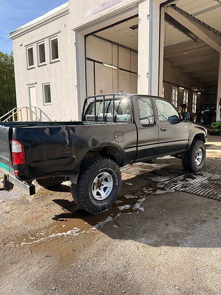 Toyota HiLux 5 of 14