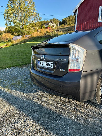 Toyota Prius 6 of 10