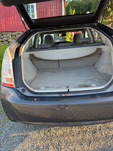 Toyota Prius 5 of 10