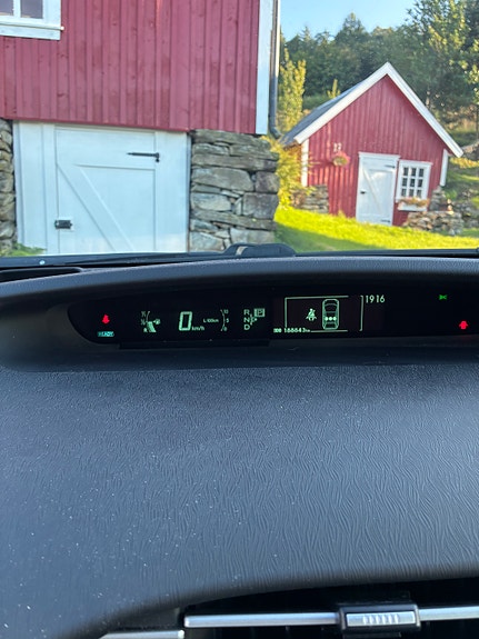 Toyota Prius 7 of 10