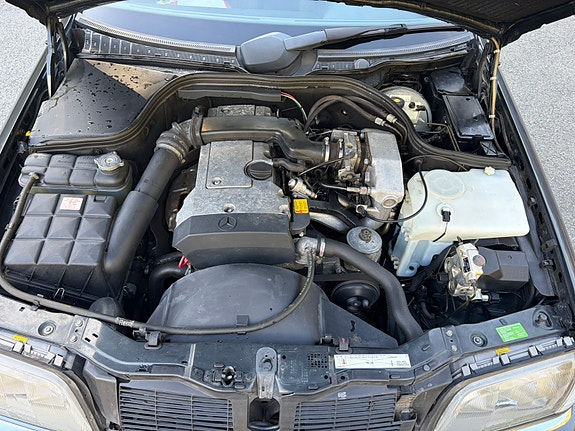 Mercedes-Benz C180 12 of 30