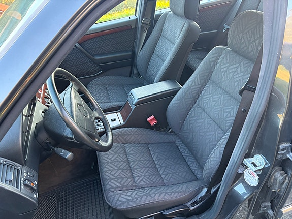 Mercedes-Benz C180 16 of 30