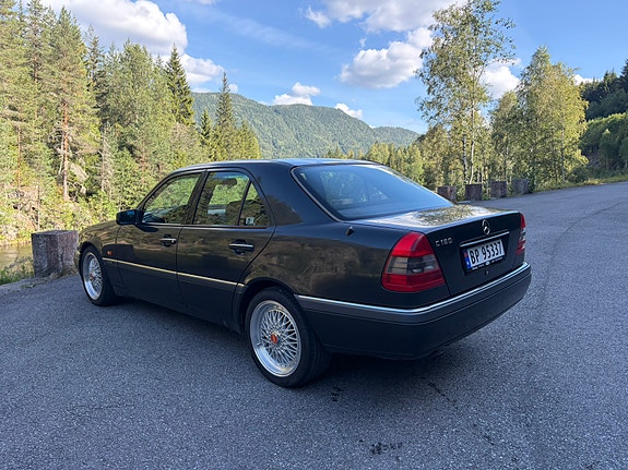 Mercedes-Benz C180 10 of 30