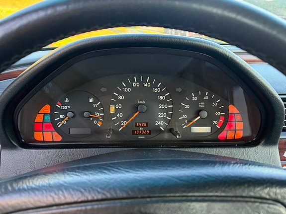Mercedes-Benz C180 11 of 30
