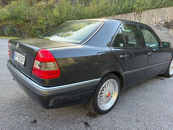 Mercedes-Benz C180 7 of 30