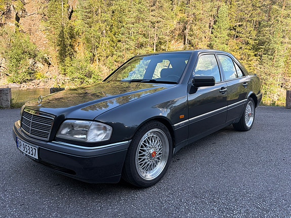 Mercedes-Benz C180 4 of 30