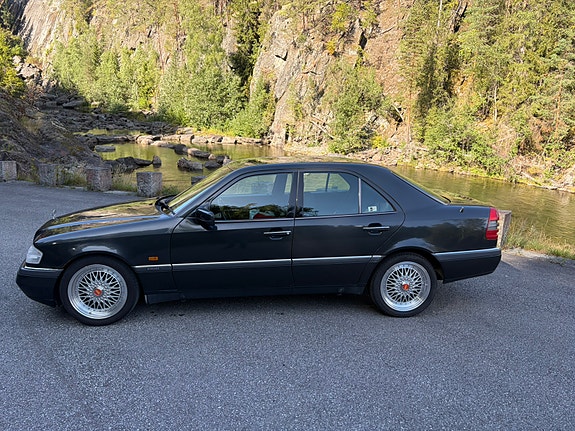 Mercedes-Benz C180 3 of 30