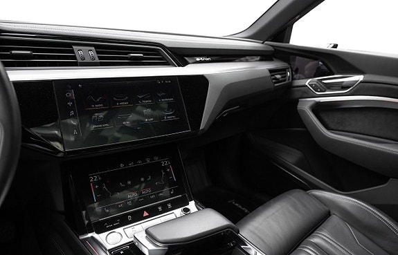 Audi e-tron 14 of 30