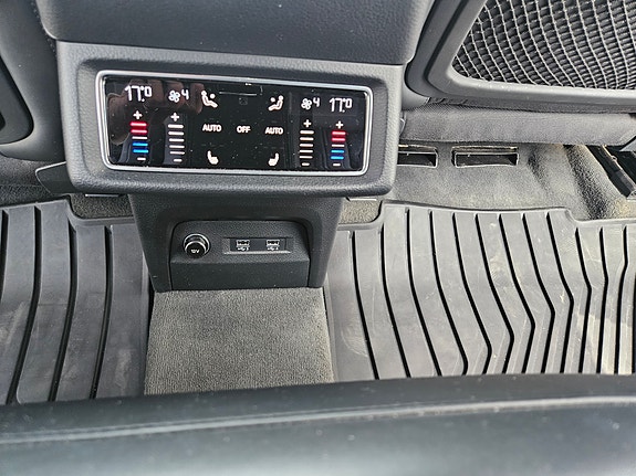 Audi e-tron 27 of 30