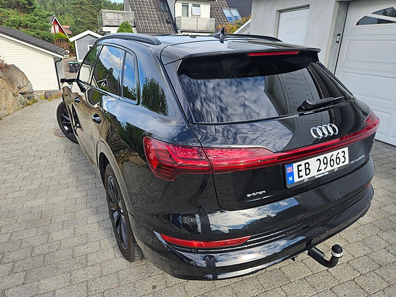 Audi e-tron 7 of 30