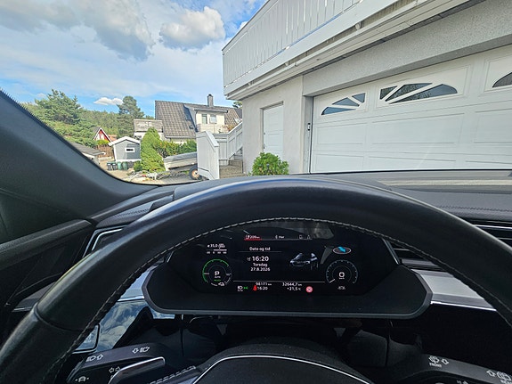 Audi e-tron 11 of 30