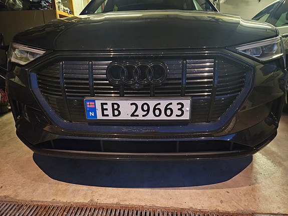Audi e-tron 8 of 30