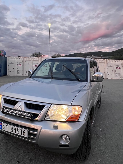 Mitsubishi Pajero 14 of 22
