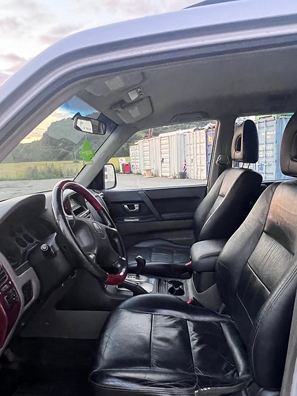 Mitsubishi Pajero 7 of 22