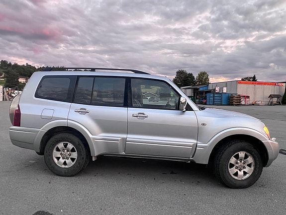 Mitsubishi Pajero 10 of 22