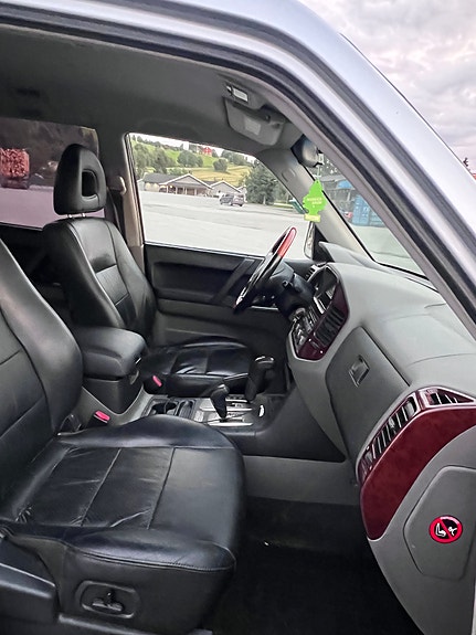 Mitsubishi Pajero 5 of 22