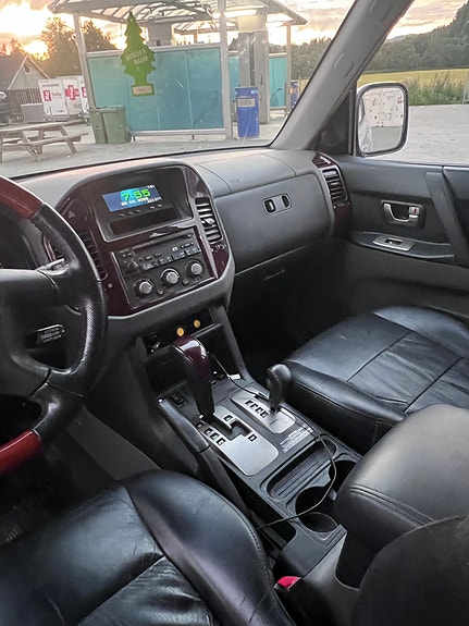 Mitsubishi Pajero 6 of 22
