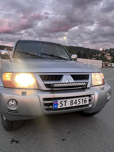 Mitsubishi Pajero 9 of 22