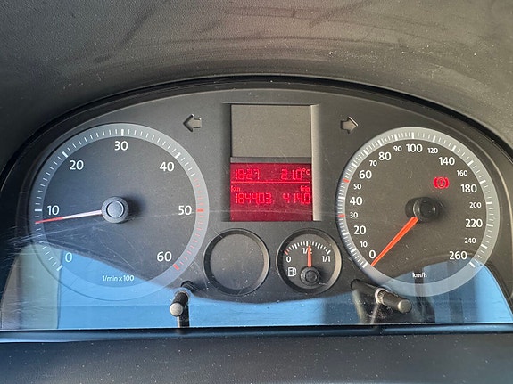 Volkswagen Caddy Maxi 26 of 28