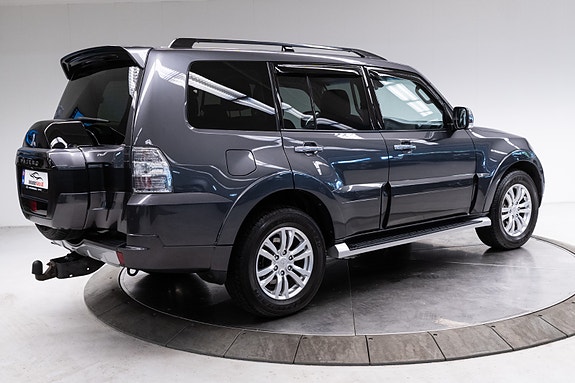 Mitsubishi Pajero 14 of 30