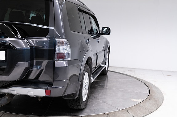 Mitsubishi Pajero 10 of 30