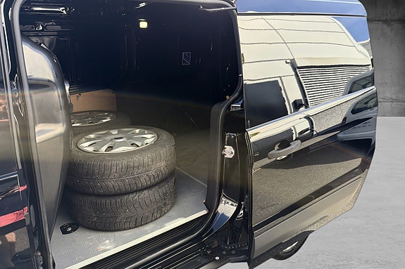 Ford Transit Connect 10 of 13