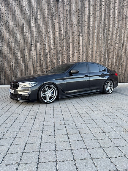 BMW 530e 2 of 27