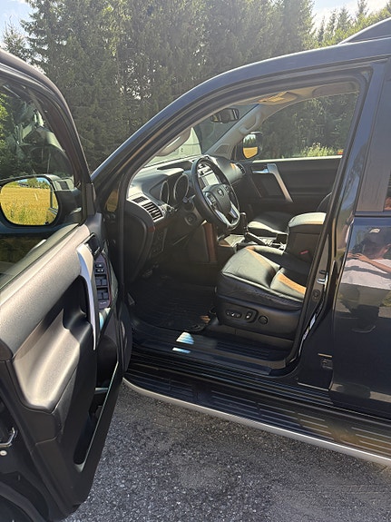 Toyota Land Cruiser 14 of 21