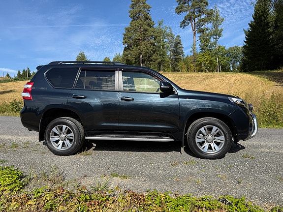 Toyota Land Cruiser 3 of 21
