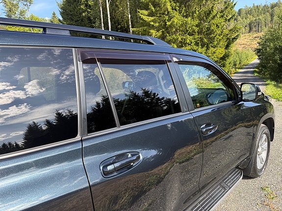 Toyota Land Cruiser 8 of 21
