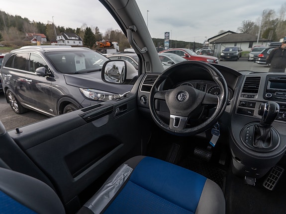 Volkswagen Caravelle 22 of 30