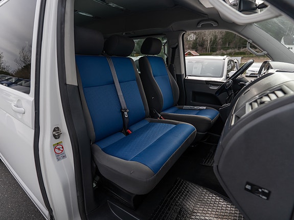 Volkswagen Caravelle 19 of 30