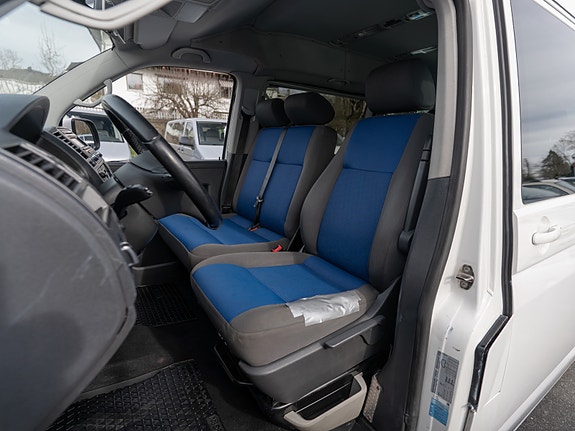Volkswagen Caravelle 17 of 30