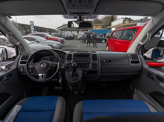 Volkswagen Caravelle 21 of 30