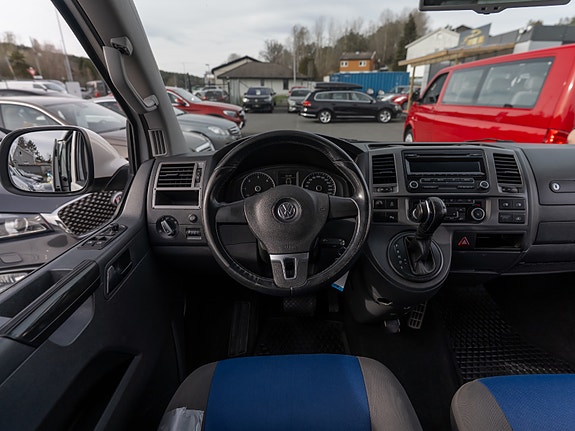 Volkswagen Caravelle 24 of 30