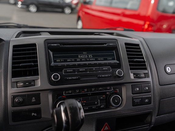 Volkswagen Caravelle 28 of 30