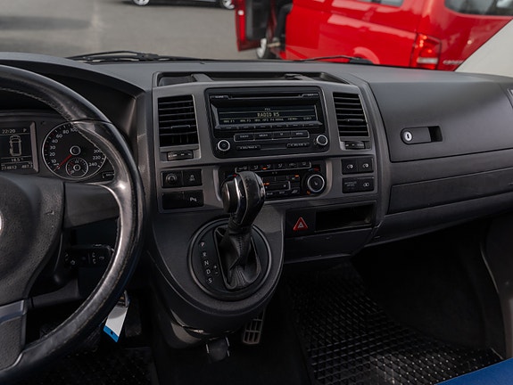 Volkswagen Caravelle 27 of 30