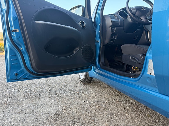 Mitsubishi i-Miev 15 of 30