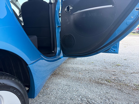 Mitsubishi i-Miev 18 of 30