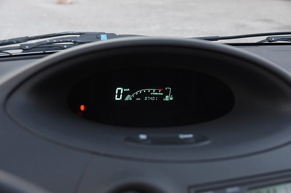 Toyota Yaris 12 of 17