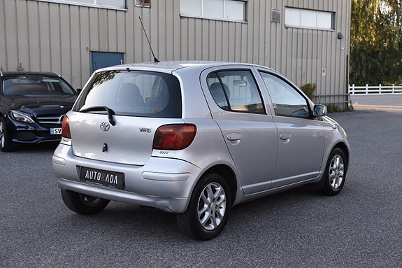 Toyota Yaris 3 of 17
