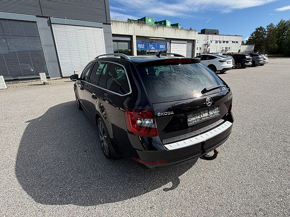 Skoda Octavia 5 of 10