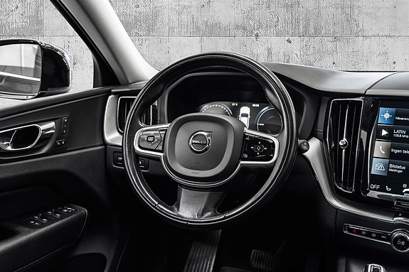 Volvo XC60 15 of 30