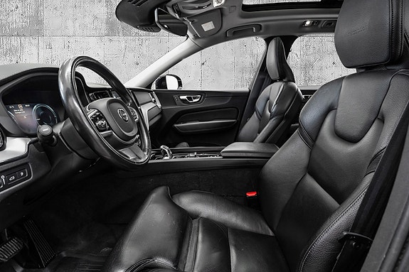 Volvo XC60 10 of 30