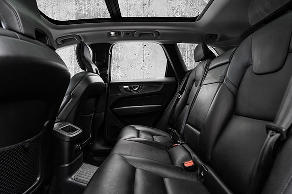 Volvo XC60 13 of 30