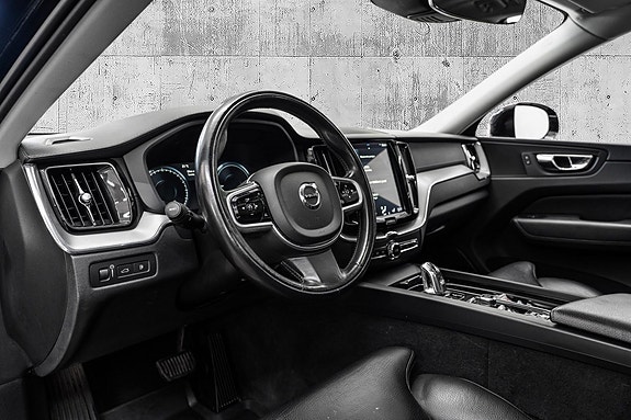 Volvo XC60 11 of 30