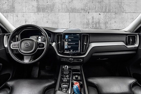 Volvo XC60 14 of 30