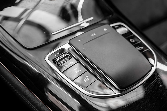 Mercedes-Benz EQC400 19 of 22