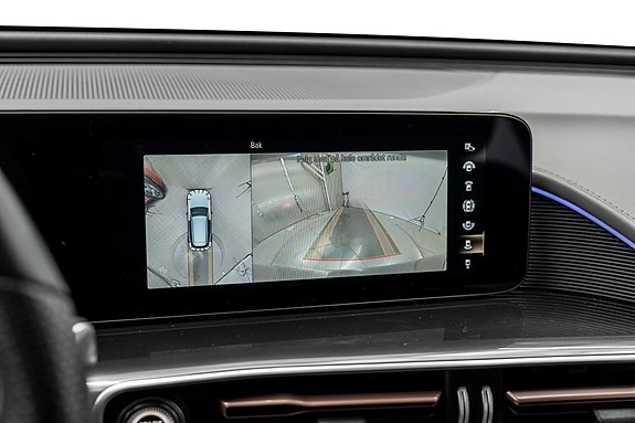 Mercedes-Benz EQC400 17 of 22