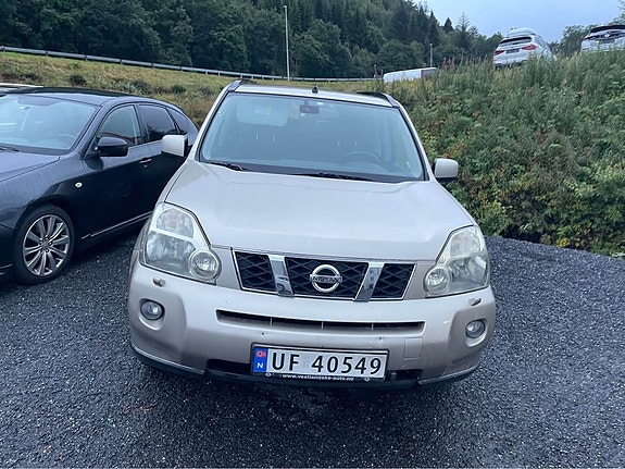 Nissan X-Trail 3 of 8